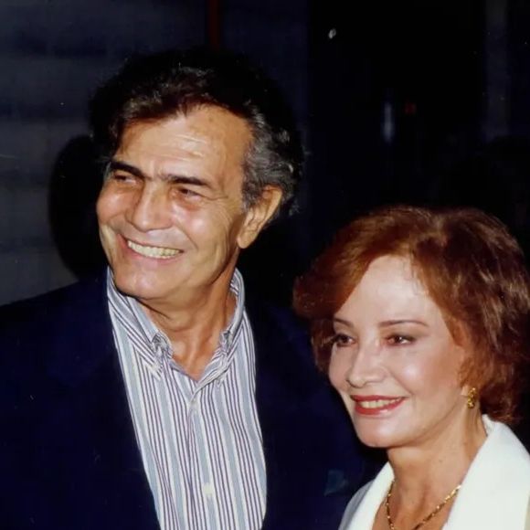 Glória Menezes revelou no Altas Horas que trabalhar com Tarcísio Meira nem sempre era fácil: 'Decorar em casa, trabalhar em casa, fazer os personagens juntos não era muito bom'