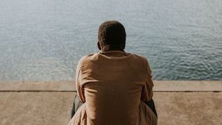 A psicologia diz que as pessoas que falam sozinhas em voz alta não são estranhas: elas estão apenas controlando a ansiedade