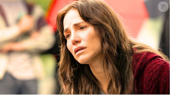Adriana sofre co a momrte de Arthur Brandão na semana de 1 a 6 de junho da novela 'Quem Ama Cuida'