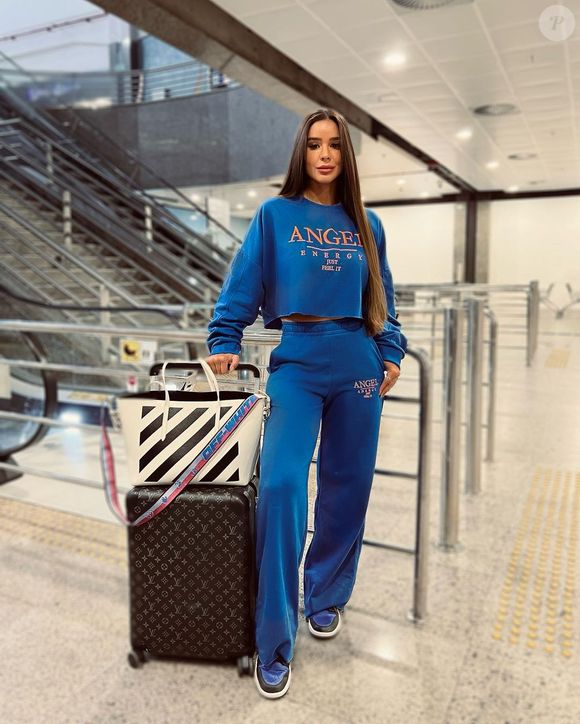 A Fazenda: Kerline faz harmonização no bumbum