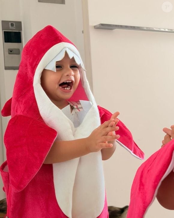 Nadine Gonçalves compartilhou fotos cheias de fofura para celebrar os 2 anos de Helena, filha de Neymar e Amanda Kimberlly. A homenagem emocionou os seguidores