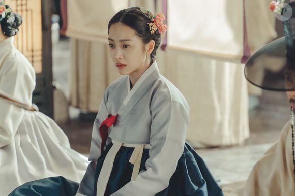 Segundo Cho Bo-ah, outro lugar que costuma suar é na barriga, logo acima do umbigo