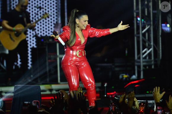 Agora, Simone revelou ter feito uma nova cirurgia plástica devido a incômodos com seu corpo