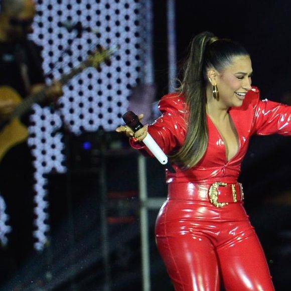 Agora, Simone revelou ter feito uma nova cirurgia plástica devido a incômodos com seu corpo