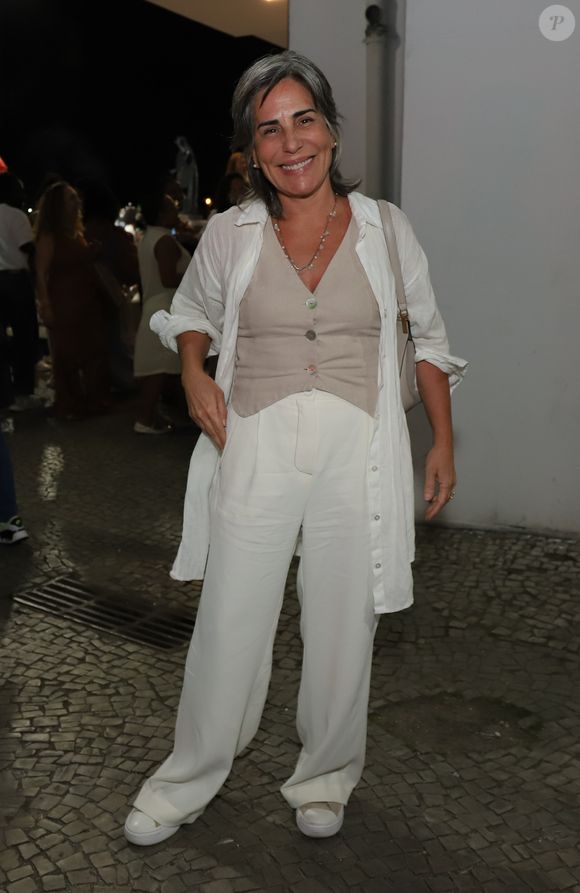 Gloria Pires cresceu nos anos 1960, época na qual a psicologia entende que havia uma comunidade que ajudava na criação das crianças