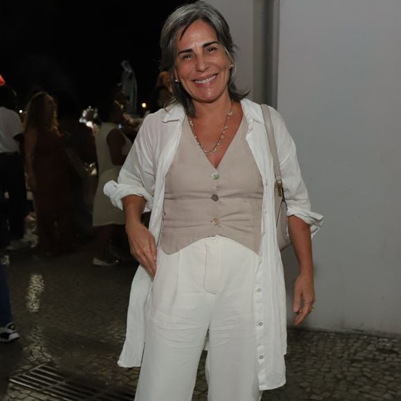 Gloria Pires cresceu nos anos 1960, época na qual a psicologia entende que havia uma comunidade que ajudava na criação das crianças