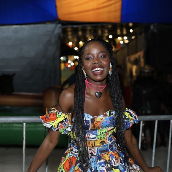 Clara Moneke aceitou conectar a sala de estar com a sala de jantar e a varanda