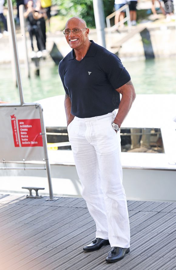 Dwayne Johnson mostrou seu corpo mais enxuto e sem os músculos exagerados no Festival de Cinema de Veneza