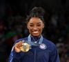 Considerada uma das maiores ginastas da história, Simone Biles acumulou medalhas olímpicas e transformou o sucesso esportivo em contratos publicitários milionários