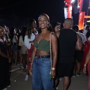 Erika Januza: participação no Carnaval da Viradouro foi divulgada com exclusividade pelo Portal Hugo Gloss