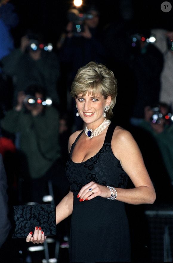 Poucas mulheres transformaram cada aparição pública em um acontecimento de moda como a Princesa Diana
