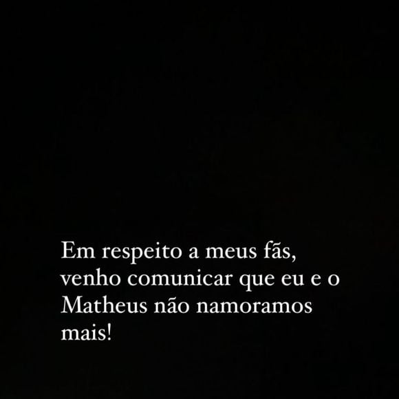 Hariany Almeida anunciou o término do namoro com Matheus Vargas em seus stories do Instagram.