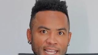 Expulso de prédio, ex-jogador do Vasco Carlos Alberto reage após cobrança de mensalidade escolar na Justiça. Saiba valor da dívida