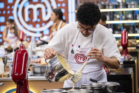 Participantes do MasterChef Brasil 2026 encaram prova decisiva diante de Erick Jacquin e dos chefs convidados Diego Lozano e Ronaldo Villar
