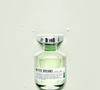 O United Dreams Live Free, da Benetton, não fica apenas no frescor das primeiras notas: a fragrância evolui para um coração com flor de laranjeira, cardamomo e gengibre, combinação que acrescenta feminilidade e personalidade ao perfume