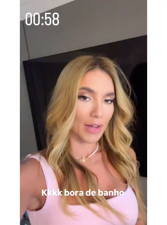 Já em suas rede sociais, Virgínia mostrou ter ido dormir de madrugada após cair no samba