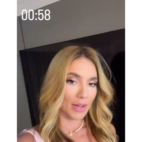 Já em suas rede sociais, Virgínia mostrou ter ido dormir de madrugada após cair no samba