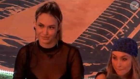 Sarah Andrade voltou a ser alvo de críticas após reaparecer fala em que minimiza a pandemia e admite quebrar o isolamento social no BBB