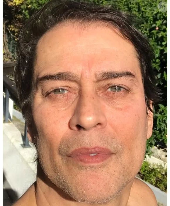 "Está com ótima saúde e vem criando casca, descobrindo sua independência. Um pouco mais para a frente, planeja se mudar para a Itália, estudar em uma escola de gastronomia e se transformar em um grande chef", entregou o ator sobre o futuro do filho