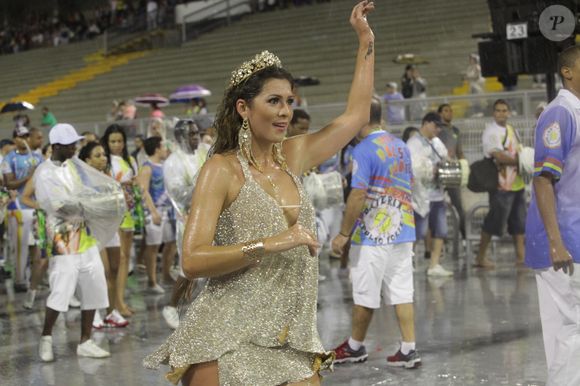 Carnaval: Lívia Andrade já desfilou em várias escolas de samba, e em 2014 foi destaque da Acadêmicos do Tucurvi