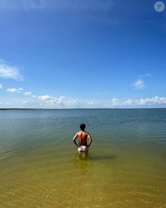 De frente ou de costas, o Tiago de 'Vale Tudo' mostra ser o novo galã que a Globo precisava