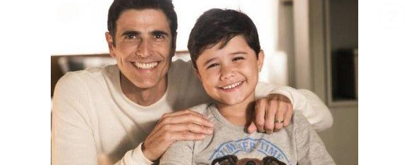 Segredo do vilão de Reynaldo Gianecchini, em A dona do Pedaço: Régis escondia um filho de outro relacionamento. Ele não assumiu o menino porque era PCD.
