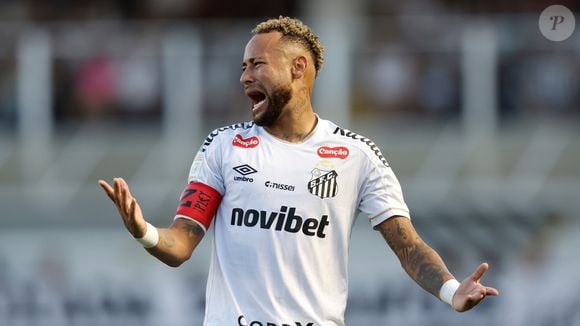 Fora do Santos desde a lesão, Neymar foi definitivo e marcou os 2 gols da partida contra a Chapecoense