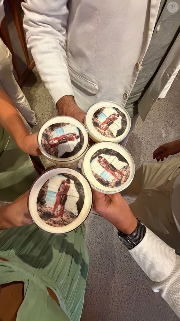 Uma novidade interessante foi a foto de Gabriel Medina e Isabella Arantes em um dos drinks da festa. Muito original!