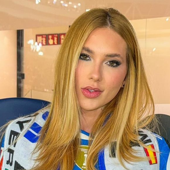 Virgínia ostenta mini bolsa de R$ 130 mil e homenageia Vini Jr. em jogo do Real Madrid: 'Sua namorada é brega'