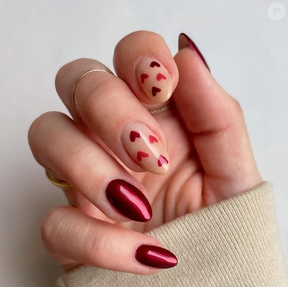 Unhas vermelhas metalizadas vão fazer você arrasar
