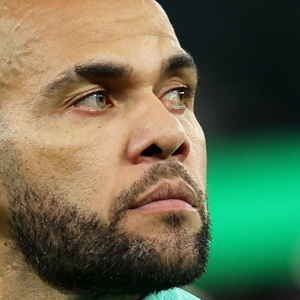 Daniel Alves permanecerá em liberdade e sem nenhuma acusação na Justiça da Espanha