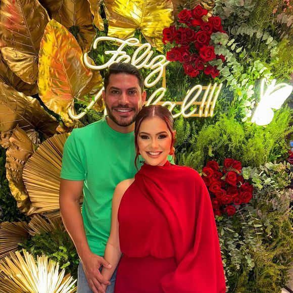Mirela Janis é casada com Yugnir Ângelo, irmão de Camila Ângelo, desde 2023