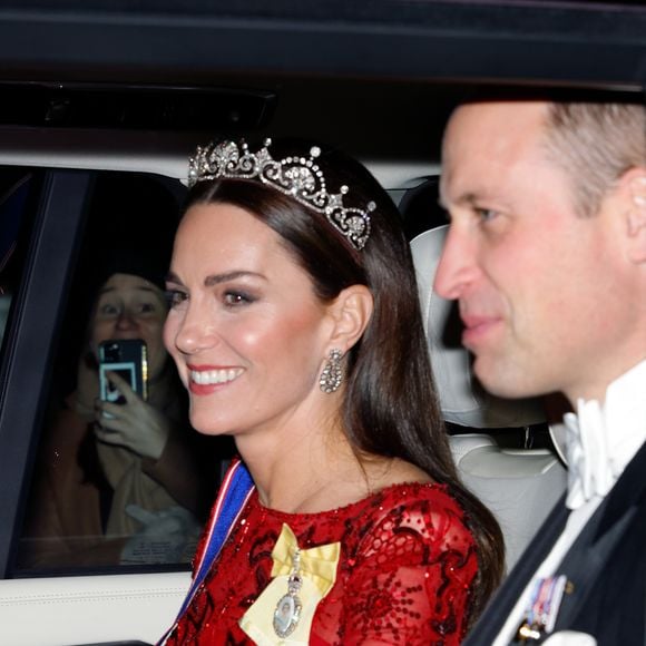 Em alguns eventos reais, Kate Middleton, Príncipe William e outros membros da realeza não costumam usar o cinto de segurança dentro dos veículos.