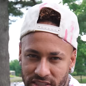 Durante o vídeo, Neymar brinca sobre o fato de ser pai de 4 meninas, dizendo que 'vai endoidar'