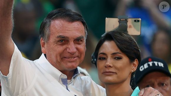 Esposa de Jair Bolsonaro, Michelle Bolsonaro falou sobre o estado de saúde do marido