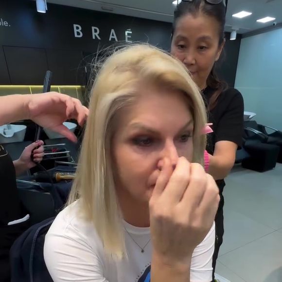 Val Marchiori exibiu as madeixas mais curtinhas para dar início à quimioterapia