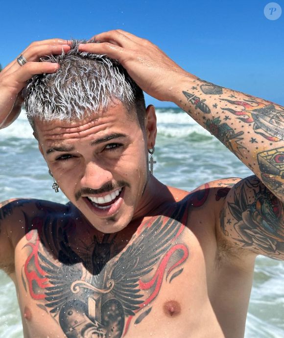 O cantor relembrou que, antes de alcançar projeção nacional, a artista integrou sua banda como backing vocal, período em que os dois dividiram palcos e chegaram a participar juntos de atrações de televisão, inclusive em programas da Globo.