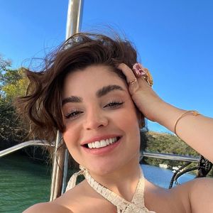 Com preenchimentos moderados no rosto e lábios, beleza de Gkay virou assunto na web