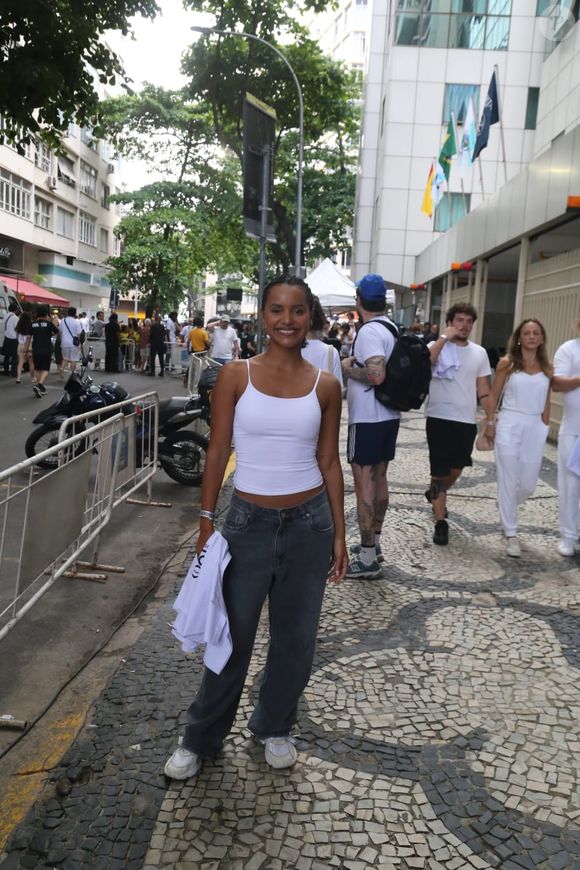 A ex-BBB Gleici Damasceno no Ato Musical pela Democracia, em Copacabana