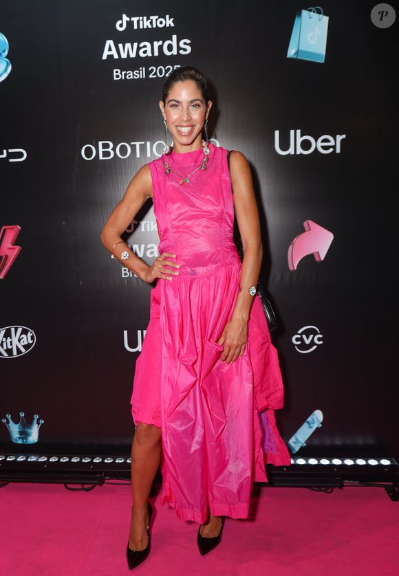 Bela Gil apostou em look rosa para o TikTok Awards