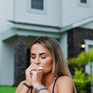 Deolane Bezerra e mais 15 pessoas foram colocadas em lista que podem levar à indiciamento na CPI das Bets; famosa pode responder por crimes como lavagem de dinheiro e  estelionato