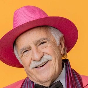 Segundo a psicologia, criou-se uma cultura em que falar mais parece significar pensar mais, quando, na realidade, muitos dos pensamentos complexos acontecem em silêncio.