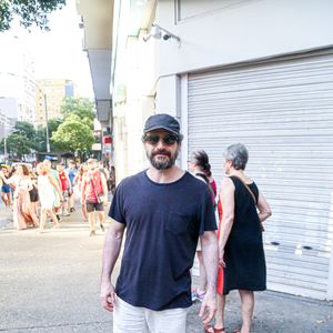 Caco Ciocler também se juntou aos manifestantes em Copacabana