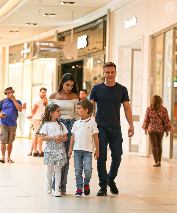 Michel Teló e Thais Fersoza são pais de Melinda e Teodoro