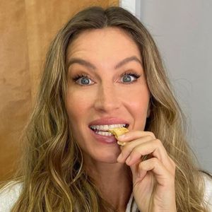 O estilo de vida de Gisele Bündchen reforça que equilíbrio é essencial: água com limão pode ajudar, mas deve ser consumida com moderação e atenção aos cuidados