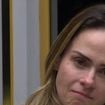 Abalada, Ana Paula Renault é flagrada na missa de sétimo dia do seu pai, Gerardo Renault, e chora em última cerimônia de despedida. Vídeo!