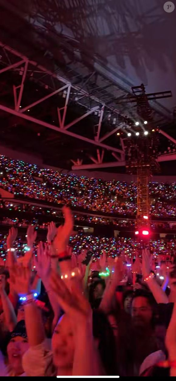 Chris Martin diz enfrentar dias difíceis, mas afirma ter encontrado formas de se manter grato e com ânimo durante a rotina intensa de shows.