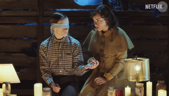 Ambientada em 1959, a peça da Broadway aprofunda a origem de Vecna e antecipa temas centrais que serão explorados na temporada final de Stranger Things.