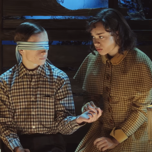 Ambientada em 1959, a peça da Broadway aprofunda a origem de Vecna e antecipa temas centrais que serão explorados na temporada final de Stranger Things.