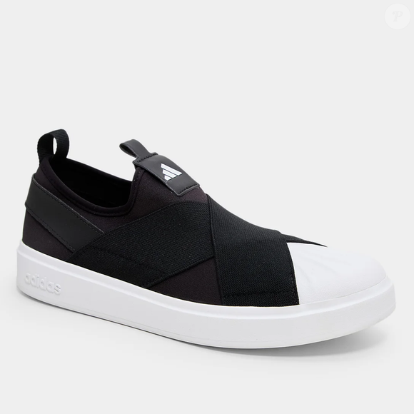 Esqueça o Samba e o Gazelle: o Adidas Slip On Streettalk Feminino aposta em um design sem cadarços, com cabedal elástico que envolve o pé como uma meia e facilita o calce